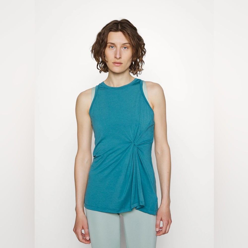 Athleta twist tank